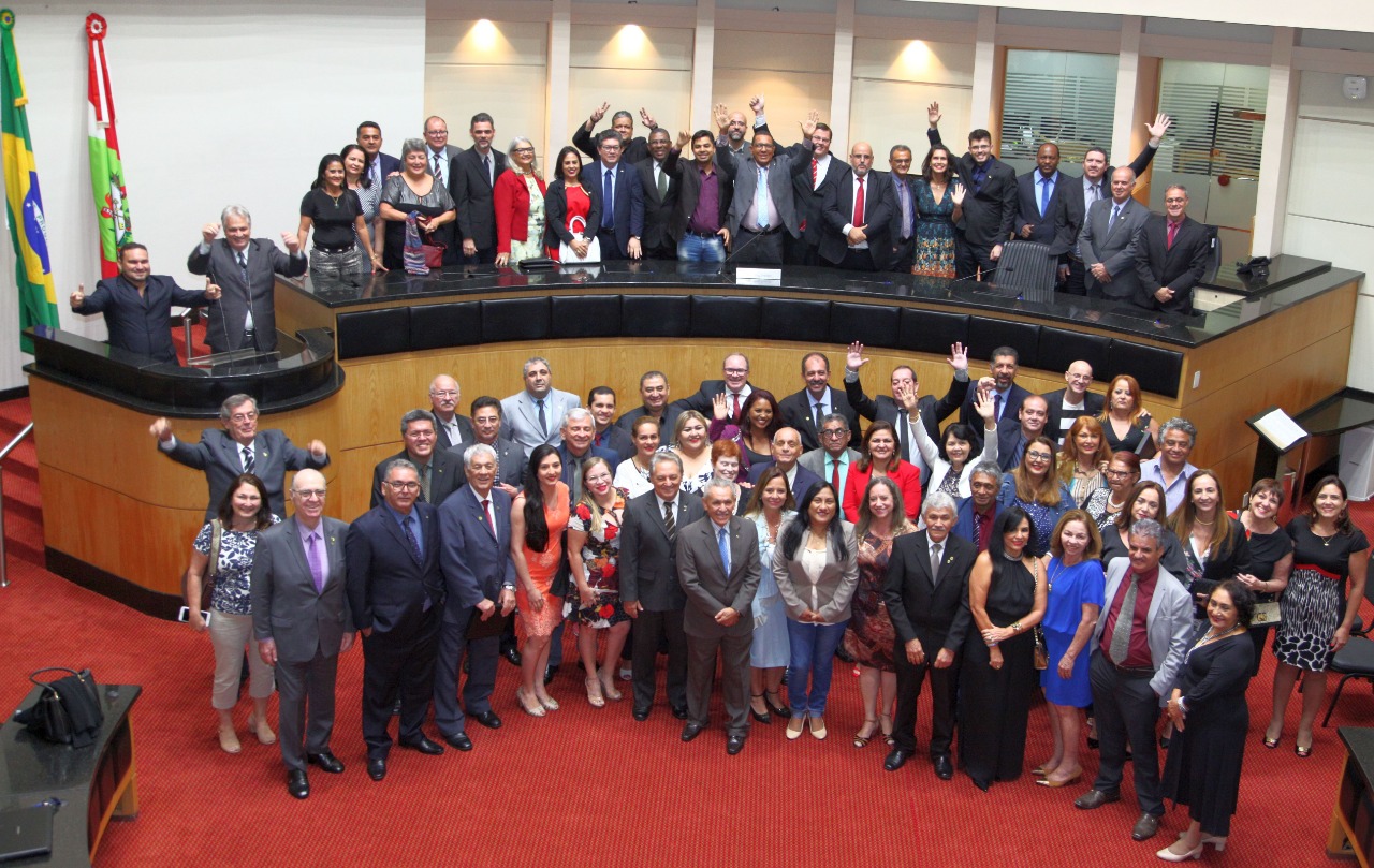 Assembleia catarinense celebra os 30 anos do Sindalesc e 41º Encontro da Fenale