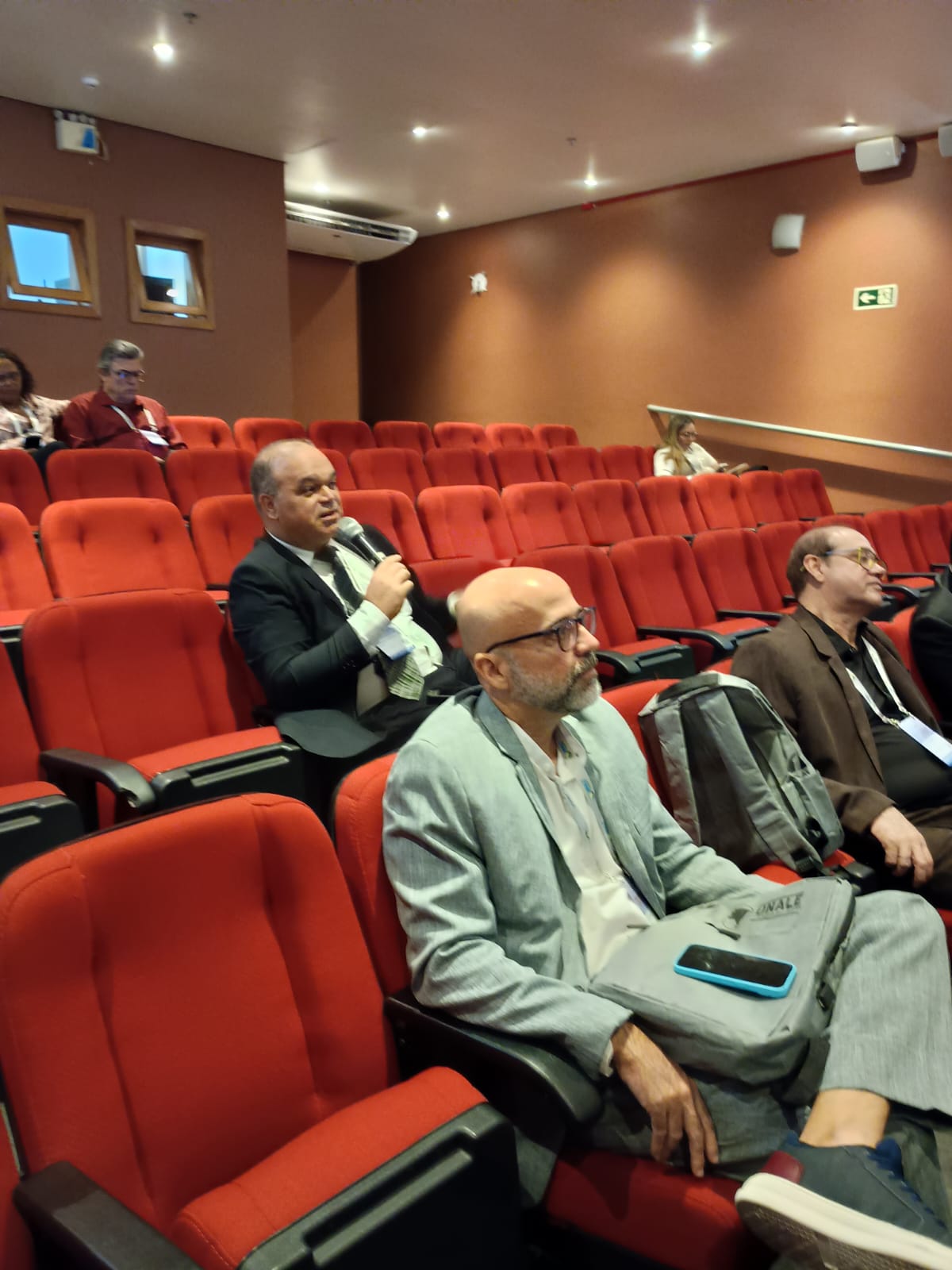 Manifestações dos participantes, aprovações e alterações.